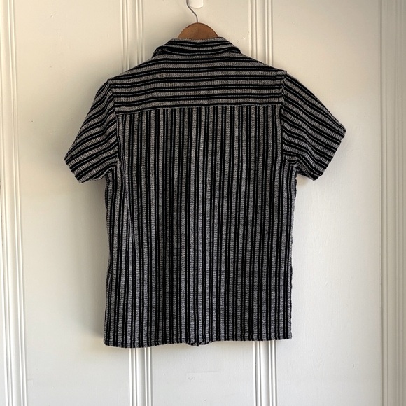 3/$30! Men's Black and White Striped Casual Woven Button Down Shirt - Picture 2 of 8